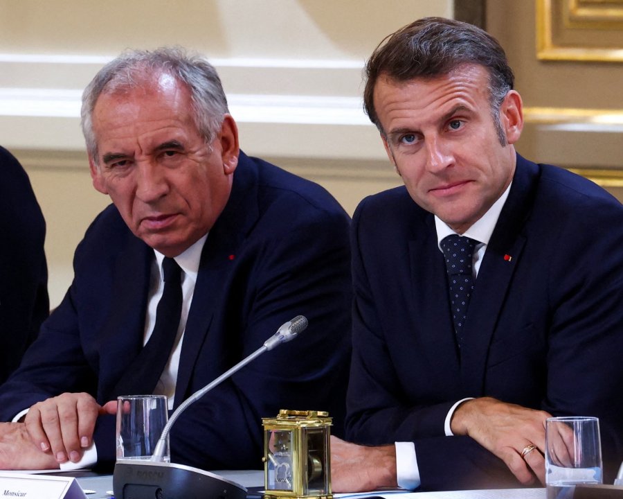 Macron mbështet plotësisht kryeministrin François Bayrou para votëbesimit në Parlament