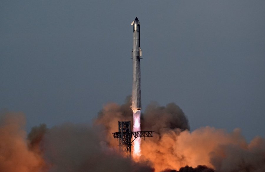 SpaceX ka nisur me sukses raketën e saj më të madhe ndonjëherë, pas një viti me aksidente 