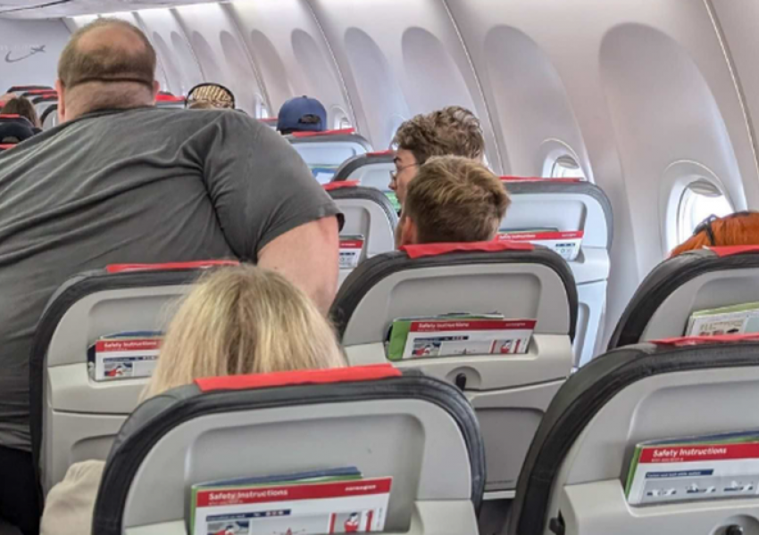 Nga janari 2026, pasagjerët obezë do paguajnë për dy ulëse në avion, vendimi nxit debate