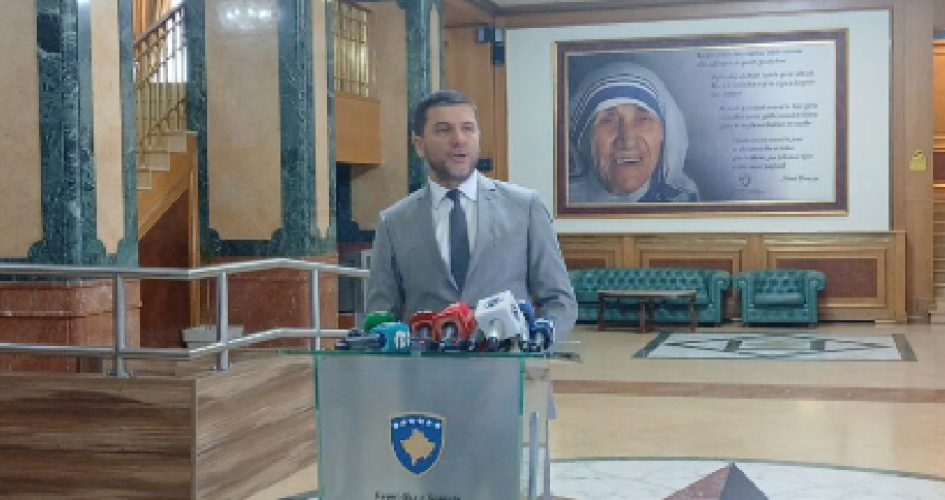 Krasniqi: Emërimi i Rashiqit, skenar i turpshëm e jokushtetues