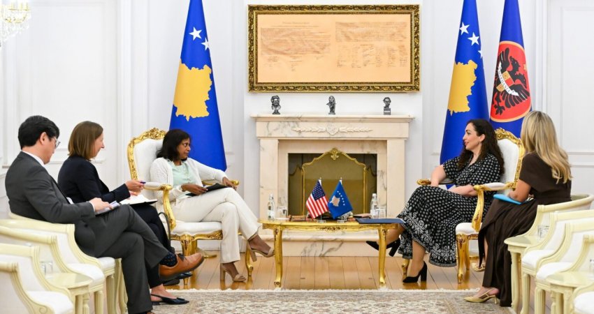 Bllokada për nënkryetarin serb, Presidentja Osmani dhe diplomatja amerikane flasin për konstituimin e plotë të Kuvendit