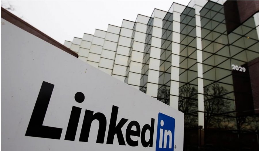LinkedIn paralajmëron përdoruesit për mashtrimet e punësimit para rritjes së rekrutimeve pas verës