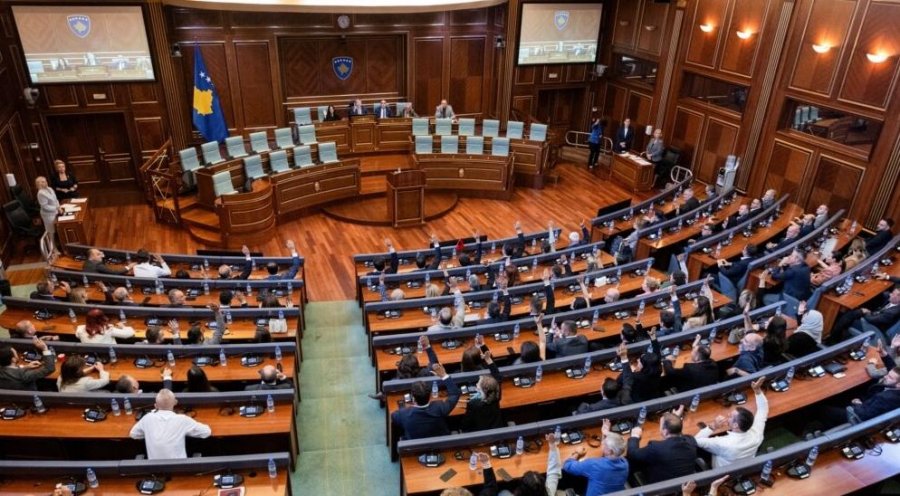 'VV po e përdor si lojë për të zgjatur jetën e qeverisë...'/ Analiza: 'Gracka' për zvarritjen e konstituimit të Kuvendit