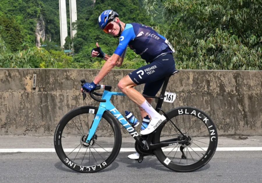 Chris Froome operohet me sukses pas aksidentit të rëndë në Francë