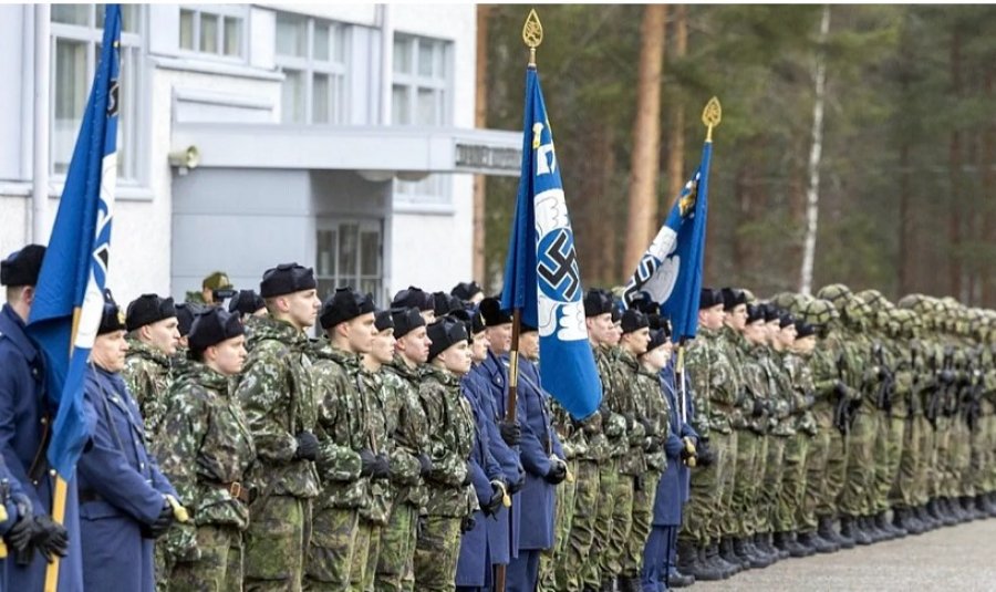 Finlanda do të heqë svastikat nga flamujt e forcave ajrore për të shmangur 'siklet' me aleatët perëndimorë