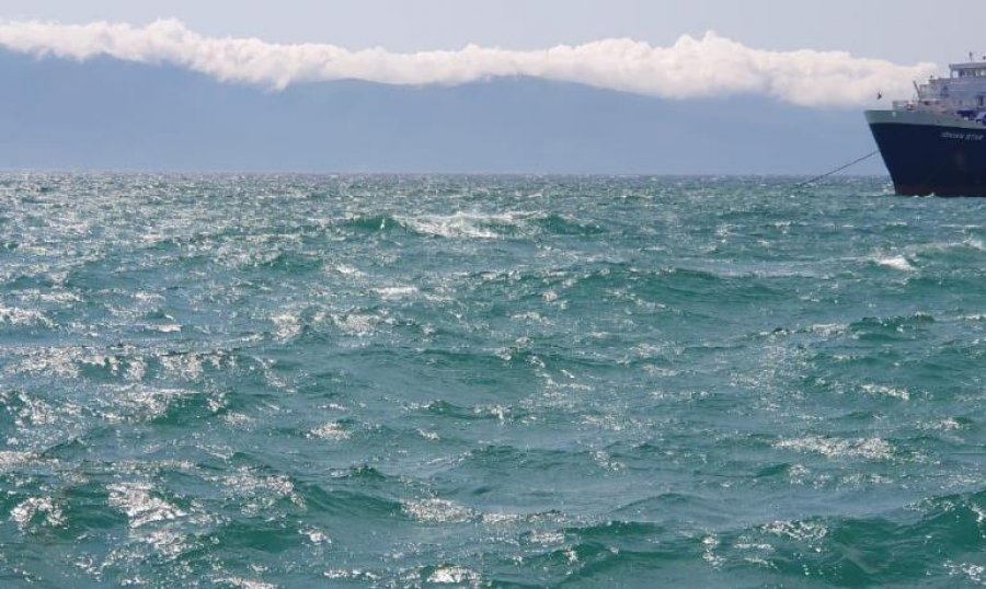 Përkeqësimi i motit/ Autoritetet detare në Vlorë: Të shtunën ndalohet lundrimi i mjeteve të peshkimit