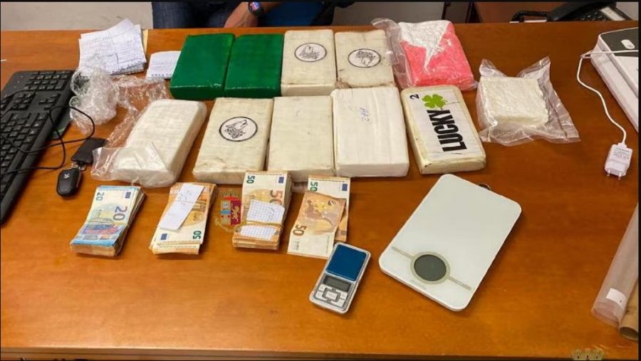 Itali/ 15 kg kokainë dhe dhjetëra mijëra euro, prangosen dy shqiptarë