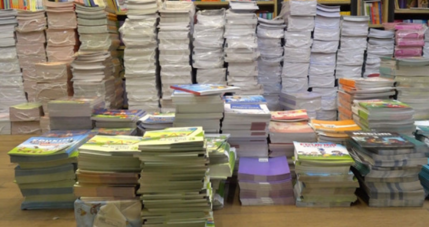 Subvencionet për librat vonohen, prindërit: Me 80 euro s’po i blejmë të gjitha