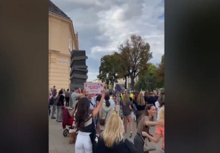 'Ndal represionin'/ Diaspora serbe proteston në Vjenë