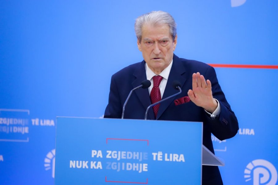 Foltorja para kryeministrisë/ Berisha: Kjo është beteja vendimtare! Ne nuk ikim nga andej
