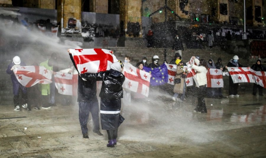 ‘Propagandë dashakeqe'/ Autoritetet gjeorgjiane paralajmërojnë padi ndaj BBC-së për artikullin e protestave