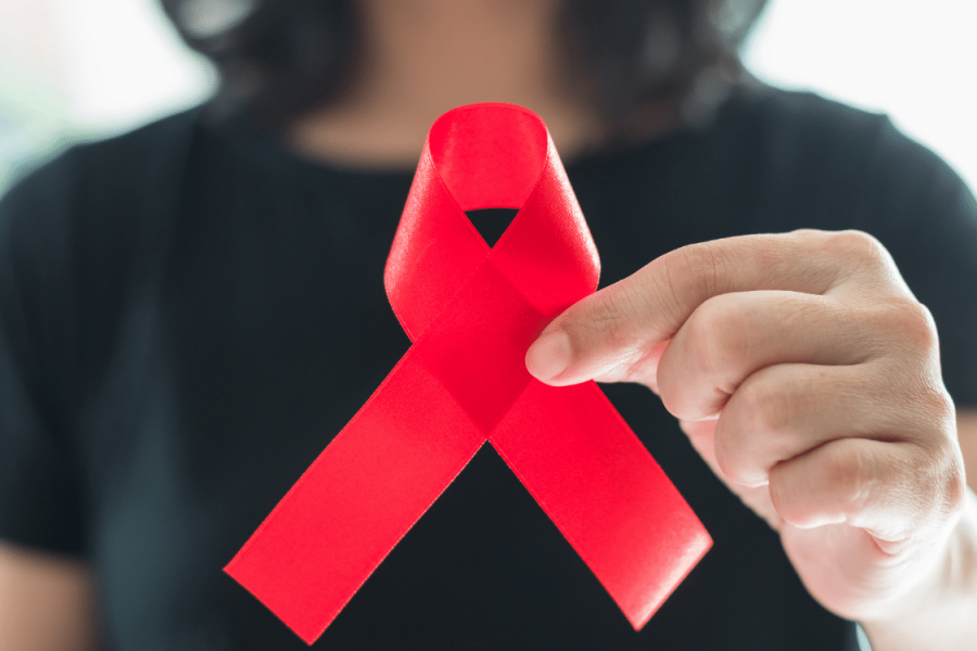 Mbi 40 milionë njerëz të prekur nga HIV/AIDS, OBSH: Problem i madh global i shëndetit publik