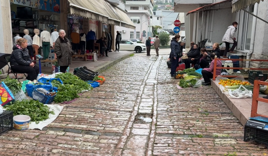 Qytetarët ankohen për rritje çmimesh dhe mungesë transparence: Produktet shiten pa etiketa, duke rritur abuzimet