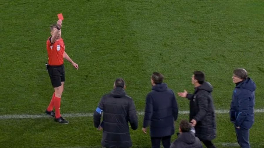 Kartoni i kuq që tronditi Spanjën, arbitri përjashton ish-'bilbilin' Mejuto González për vonesat e mbledhësve të topave