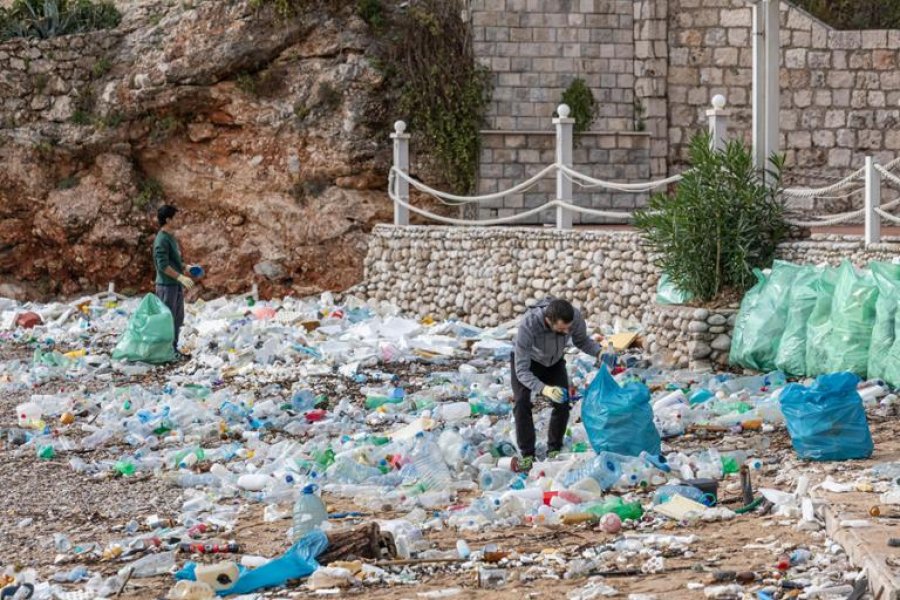 Gazeta gjermane: Dubrovniku ‘përmbytet’ rregullisht nga plehrat, kroatët do u çojnë faturën shqiptarëve