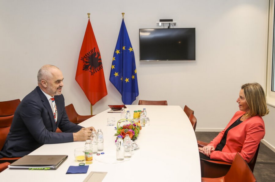 Mogherini, historia e një eurokrateje të korruptuar: pazare me vende autokratike, vila, verëra të shtrenjta