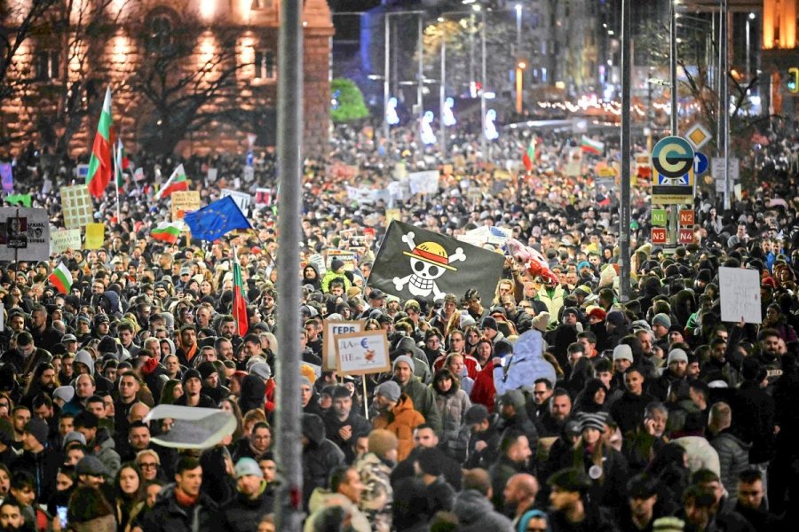 ‘Mafie’ dhe ‘Dorëheqje’/ Dhjetëra mijëra njerëz demonstruan kundër korrupsionit në Bullgari