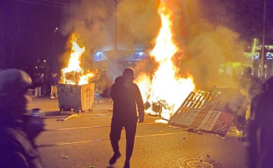 Protesta masive në Bullgari për projektbuxhetin dhe 'korrupsionin'; Presidenti kërkon dorëheqjen e qeverisë