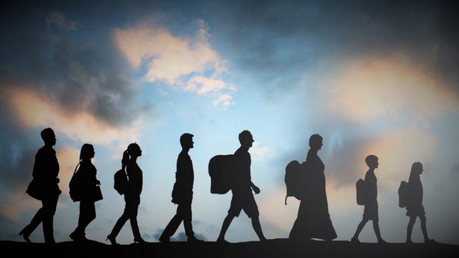 Gjysma e emigrantëve shqiptarë të kthyer duan të ikin sërish