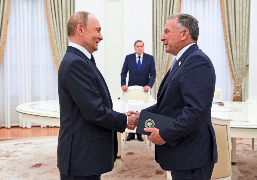 Çfarë ofertash po i sjell i dërguari i Trump, Putinit?