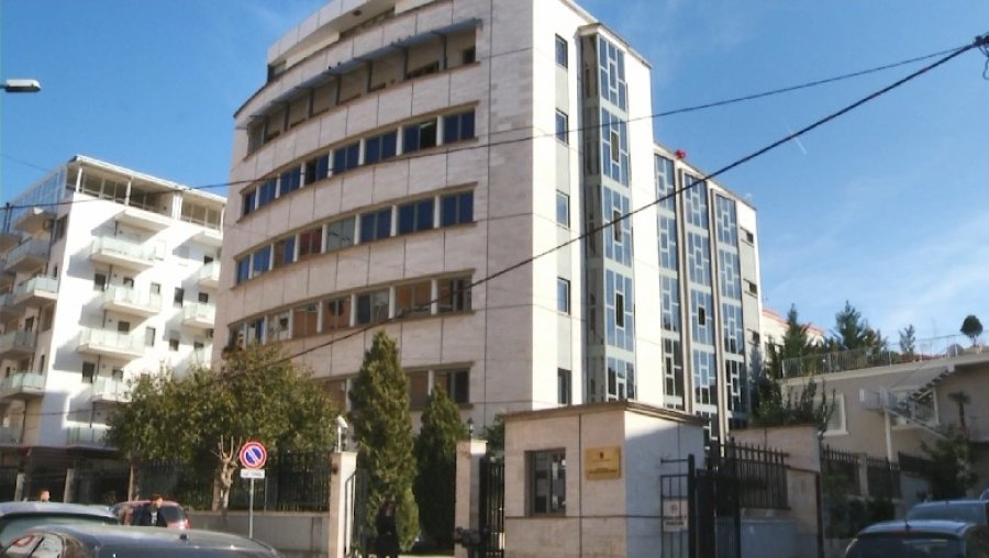 Transferoi dhe përfitoi mbi 1 mln euro në dëm të aksionerëve të shoqërisë, vendoset nën masë sigurie