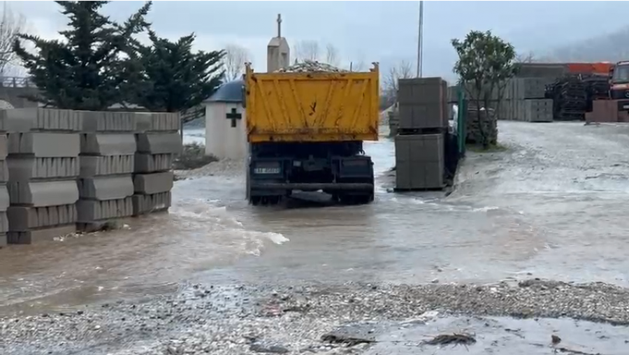 Banorët e Derviçanit në rrezik, PD denoncon ndërhyrje të paligjshme dhe pasivitetin e Bashkisë Dropull