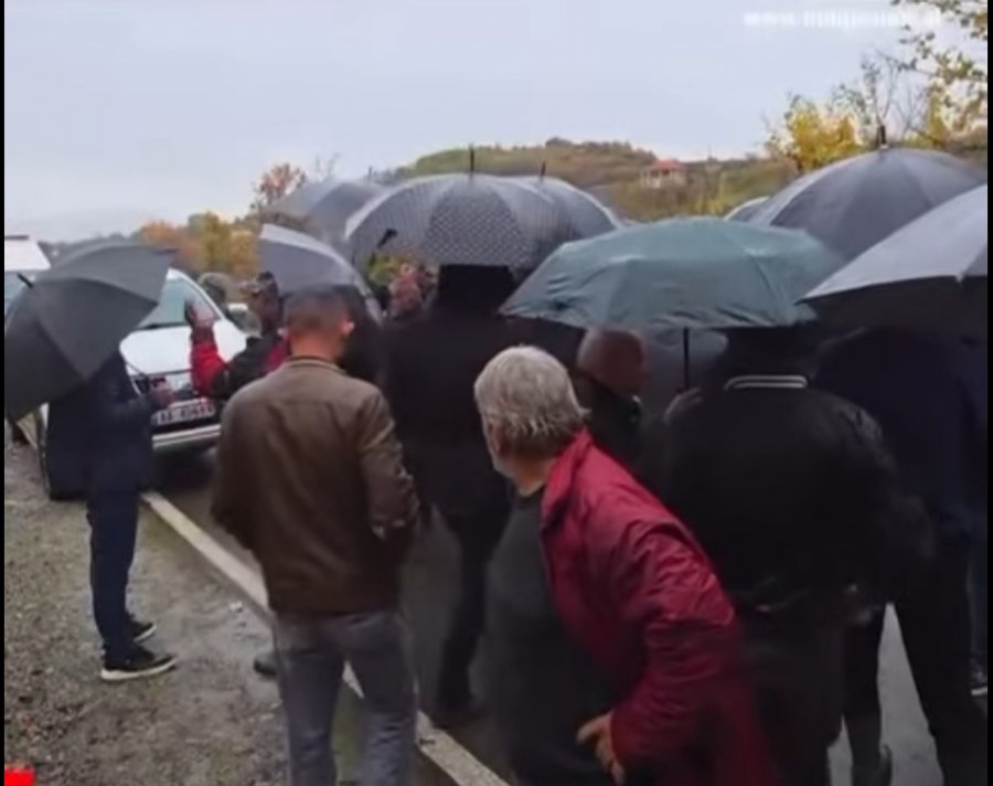 VIDEO/ Vata: Banorët e Kurdarisë dhe Suçit në Mat po mbrojnë sot lumin, ujin dhe jetën e tyre