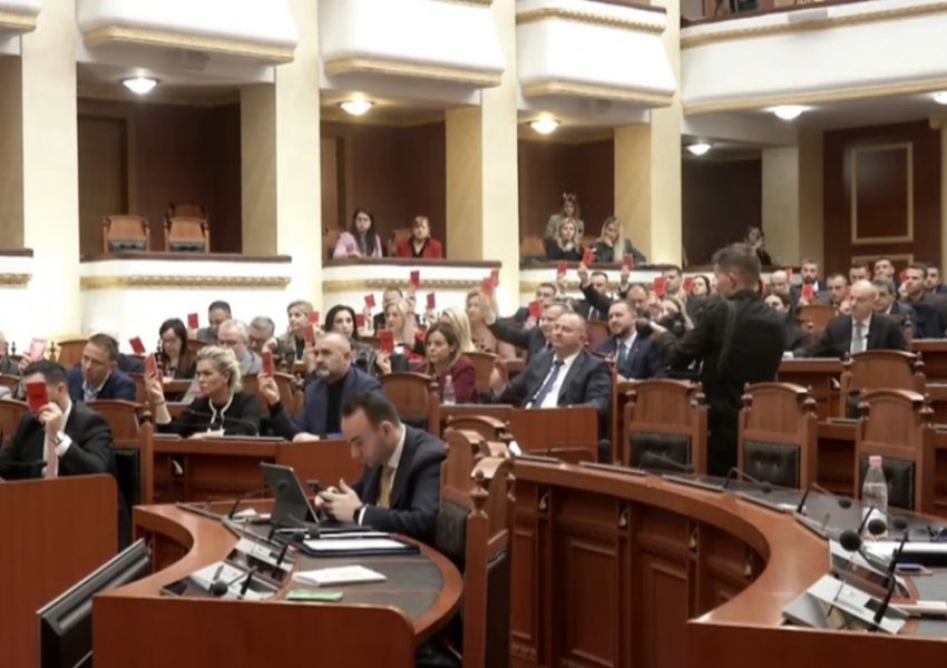 PD kërkoi interpelancë urgjente për çështjen Balluku, mazhoranca nën urdhërat e Ramës, e rrëzon
