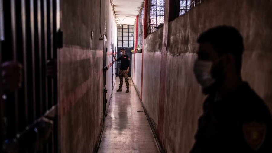 Mbi 70,000 foto të publikuara zbulojnë torturat në burgjet e Asadit
