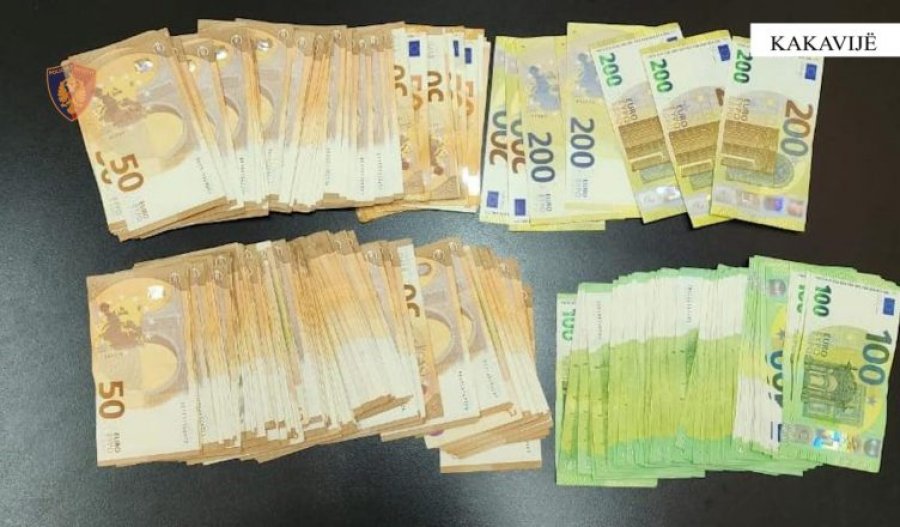 Tentoi të nxirrte nga Shqipëria 22 mijë euro të padeklaruara, procedohet penalisht 54-vjeçari në Kakavijë