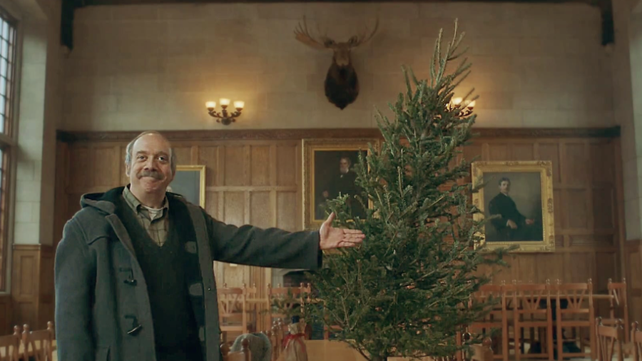 Nuk ke ç'bën në ditët pushim? Shih këta filma që të sjellin atmosferën festive!