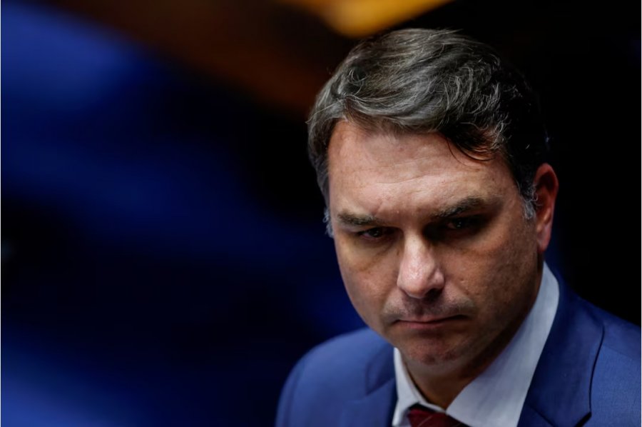 Djali i madh i Bolsonaros mbështet të atin për presidencën e Brazilit në vitin 2026