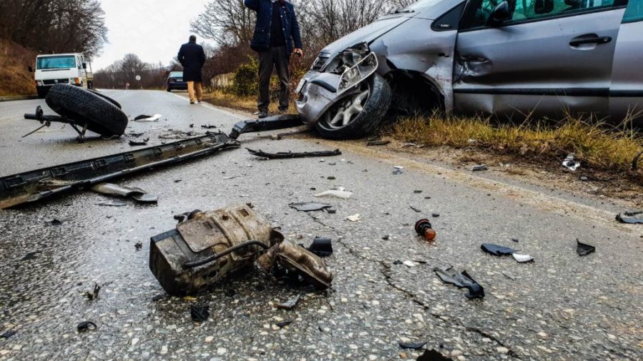 Motori përplaset me biçikletën në Shkodër, plagoset një person