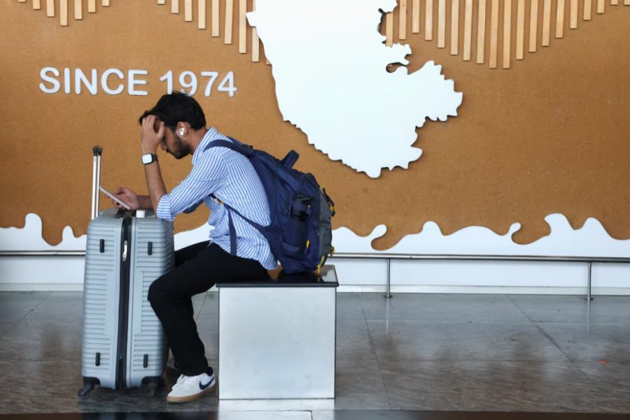 India kufizon çmimet e linjave ajrore, mijëra fluturime të anuluara
