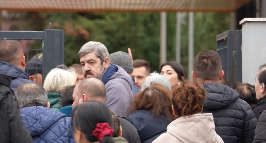 Kombinati ende në pritje: 6 vite pas tërmetit, qindra familje pa strehë mes dritëhijeve të rindërtimit