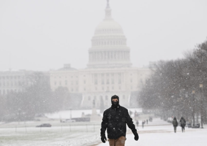 Reshjet e para të dëborës mbulojnë Washingtonin