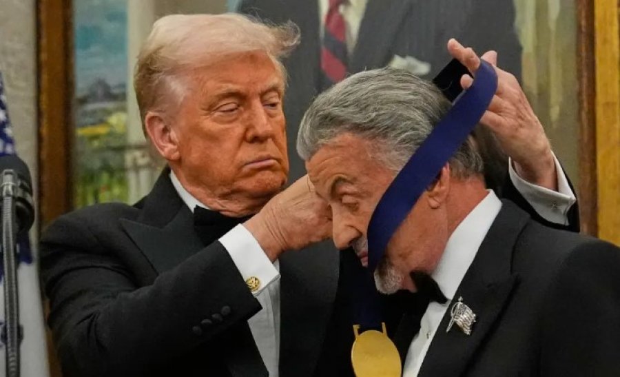 Trump nderon artistët e mëdhenj në Zyrën Ovale, mes tyre dhe Sylvester Stallone: Ikona që frymëzuan miliona amerikanë