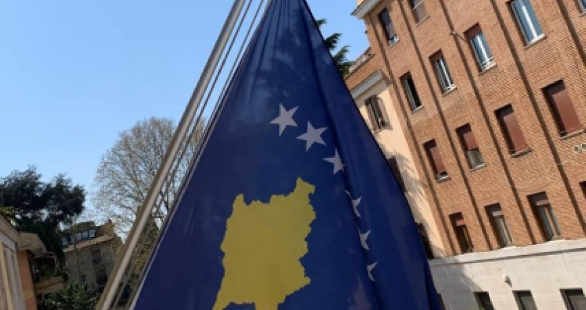 Ambasada e Kosovës në Paris do t’i ndërpres shërbimet konsullore për mbi 2 javë, del me njoftim