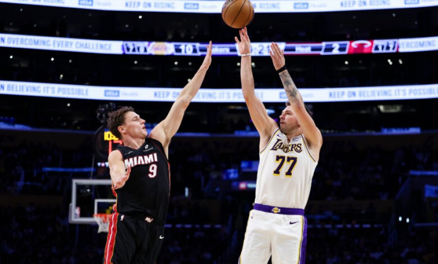 Oklahoma dominon në NBA, Donçiç-LeBron i japin fitoren Lejkersit