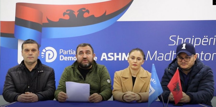 ‘Xhamisë së Beqarëve i hiqet minarja’/ PD akuza bashkisë dhe qeverisë për falsifikim të historisë  