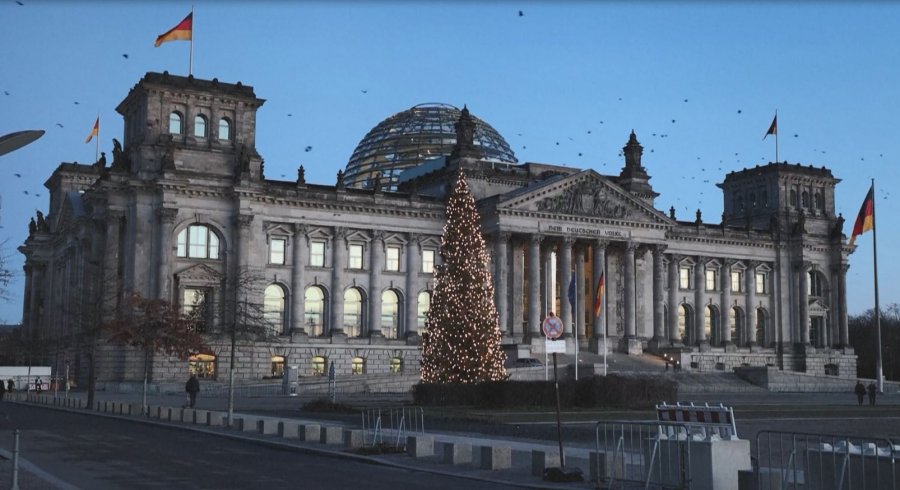 FOTO/ Berlini në shpirtin e Krishtlindjes, kryeqyteti gjerman zbukurohet për festat e fundvitit
