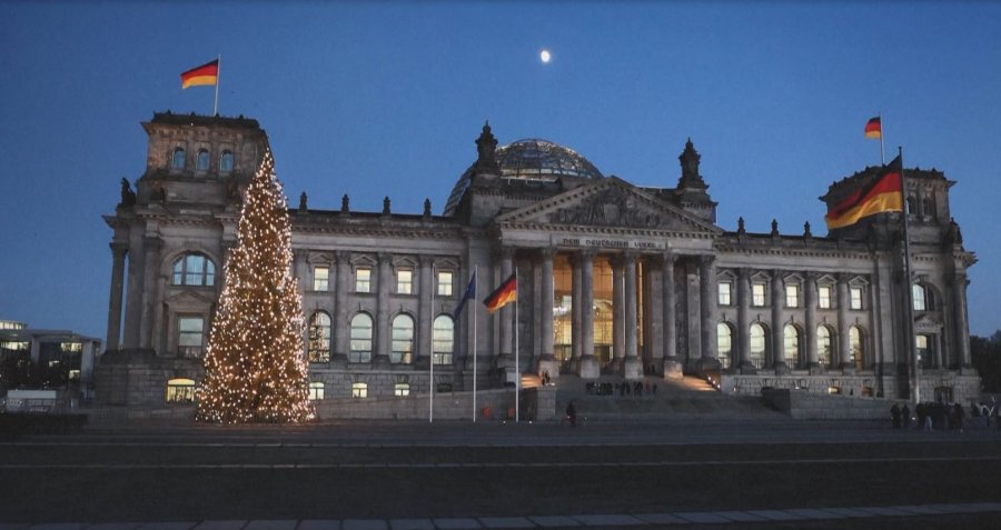 Berlini në shpirtin e Krishtlindjes, kryeqyteti gjerman zbukurohet për festat e fundvitit