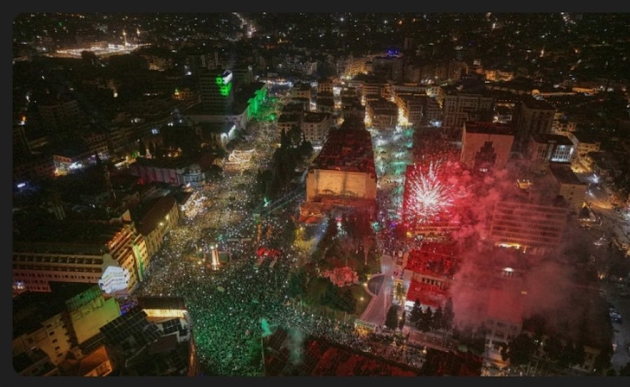 Sirianët shënojnë përvjetorin e parë të rrëzimit të Assadit me festime mbarëkombëtare