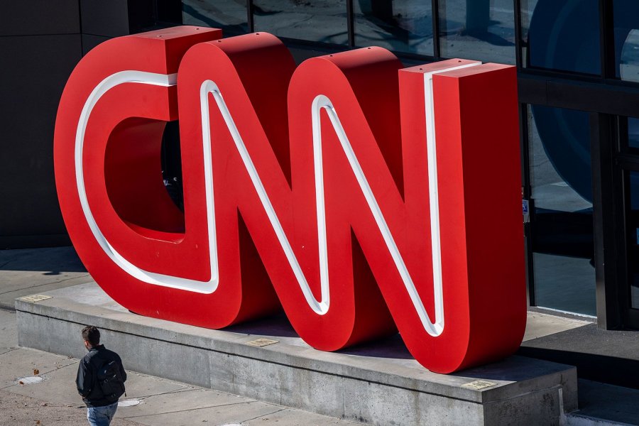 ‘CNN duhet të shitet, bashkë me çdo aset tjetër’, Trump ndërhyn në favor të Paramount