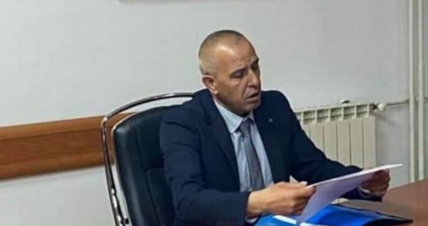 Izmir Zeqiri pas dorëzimit të detyrës në Zubin-Potok: Kryetari i ri i lëvizi simbolet e republikës brenda zyrës