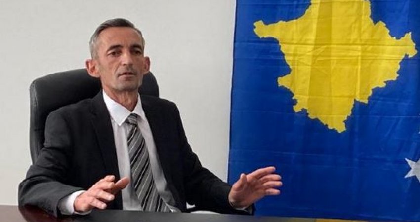 Ish-kryetari Peci: Para zyrës së kryetarit të Zveçanit i kanë rikthyer simbolet me katër S