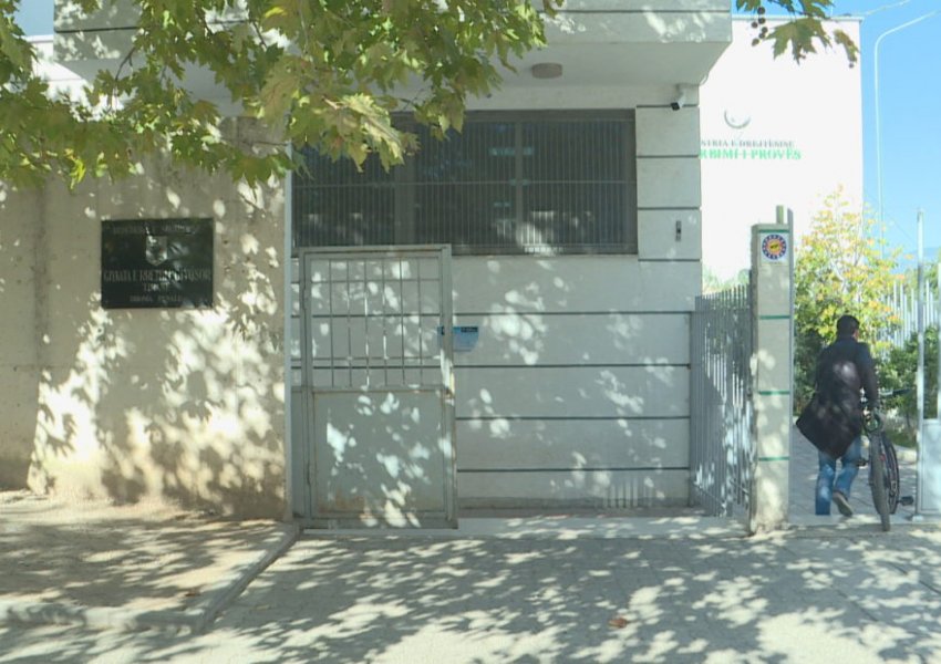 Shpërndanin drogë në zona të Tiranës, Gjykata cakton masat e sigurisë për 22 të arrestuarit