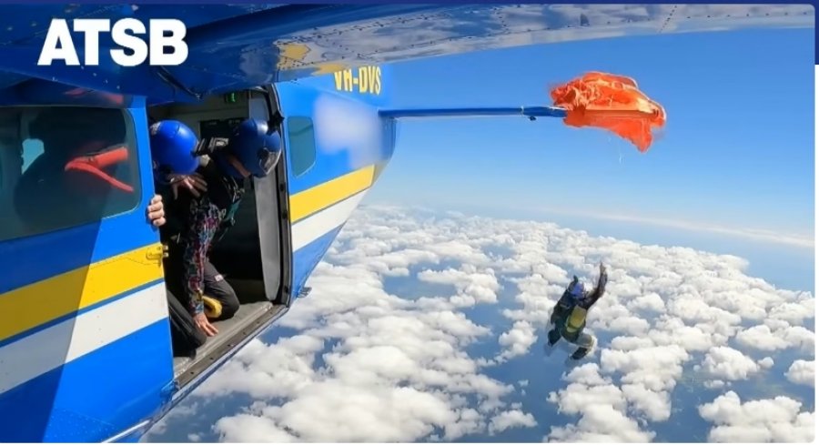 VIDEO/ Iu ngatërrua parashuta, parashutisti mbetet i varur nga aeroplani