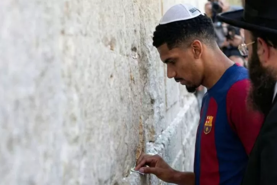Ronald Araujo rikthehet te Barcelona pas një ‘peligrinazhi’ në Izrael për të rigjetur qetësinë mendore