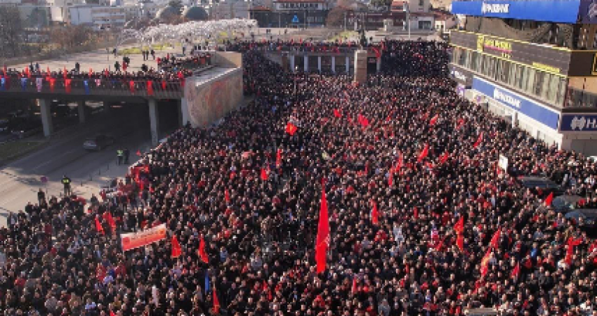 Protesta e sotme në Shkup, Memli Krasniqi: Mesazhi ishte i qartë dhe i njëzëshëm:Drejtësi dhe liri për çlirimtarët